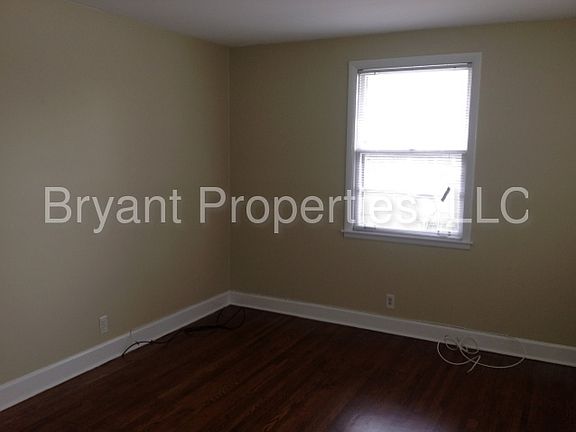 3rd image of 1915 Sweetbriar Ave #A