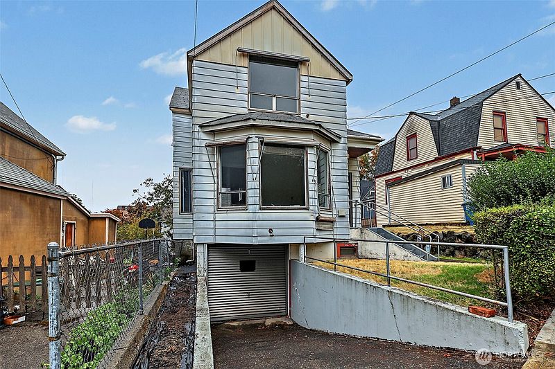 3rd image of 2208 E Terrace Street