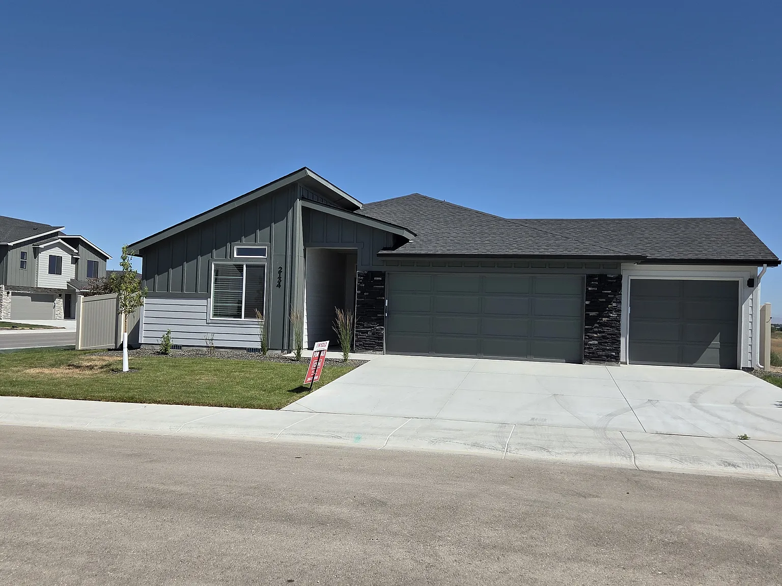 4 bed, 2025 sqft, $2,350 — Photo 1