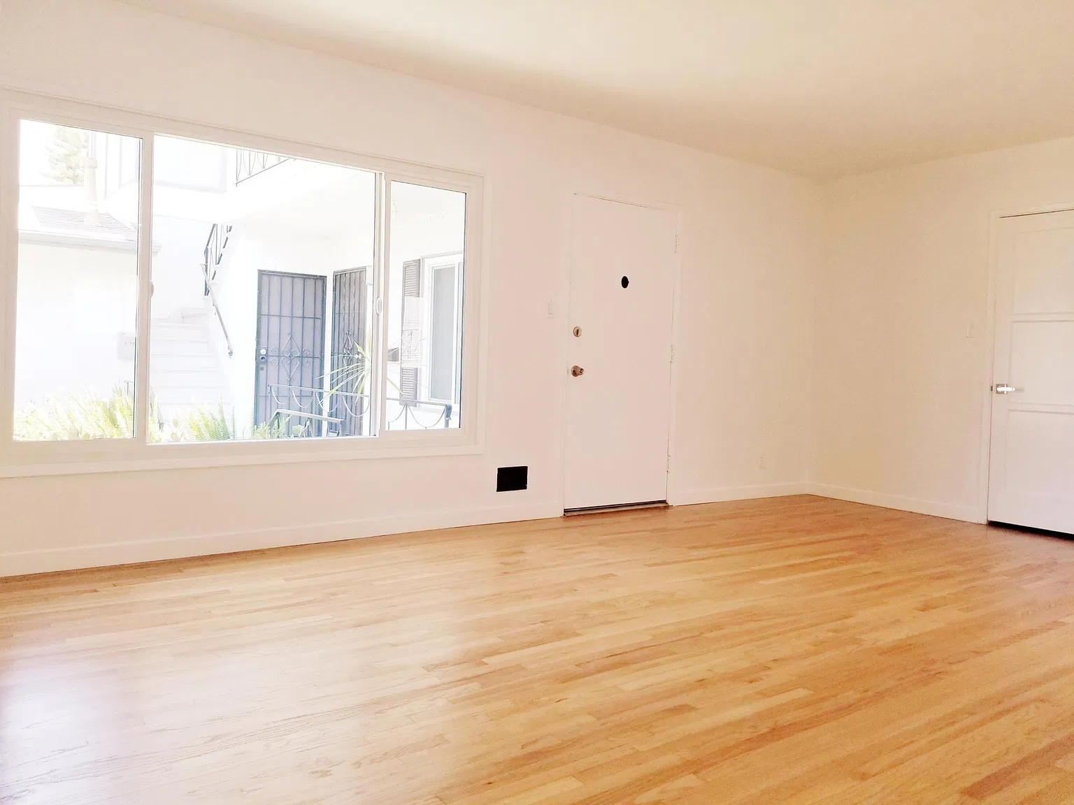 3178 Rowena Ave — Photo 3