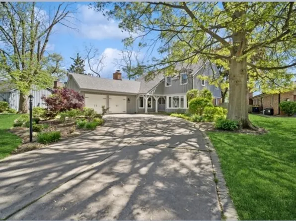 3931 Brittany Rd, Northbrook, IL 60062