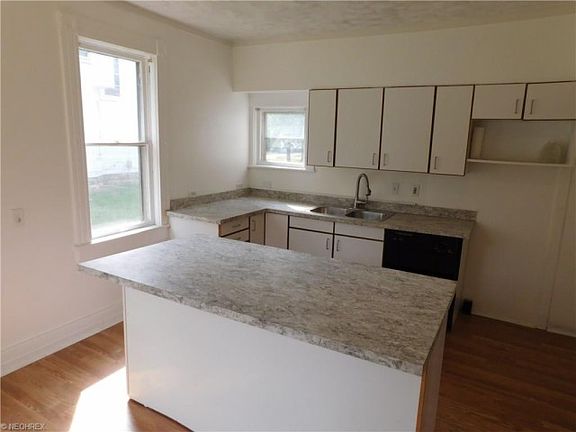 5th image of 83 Woodrow Ave