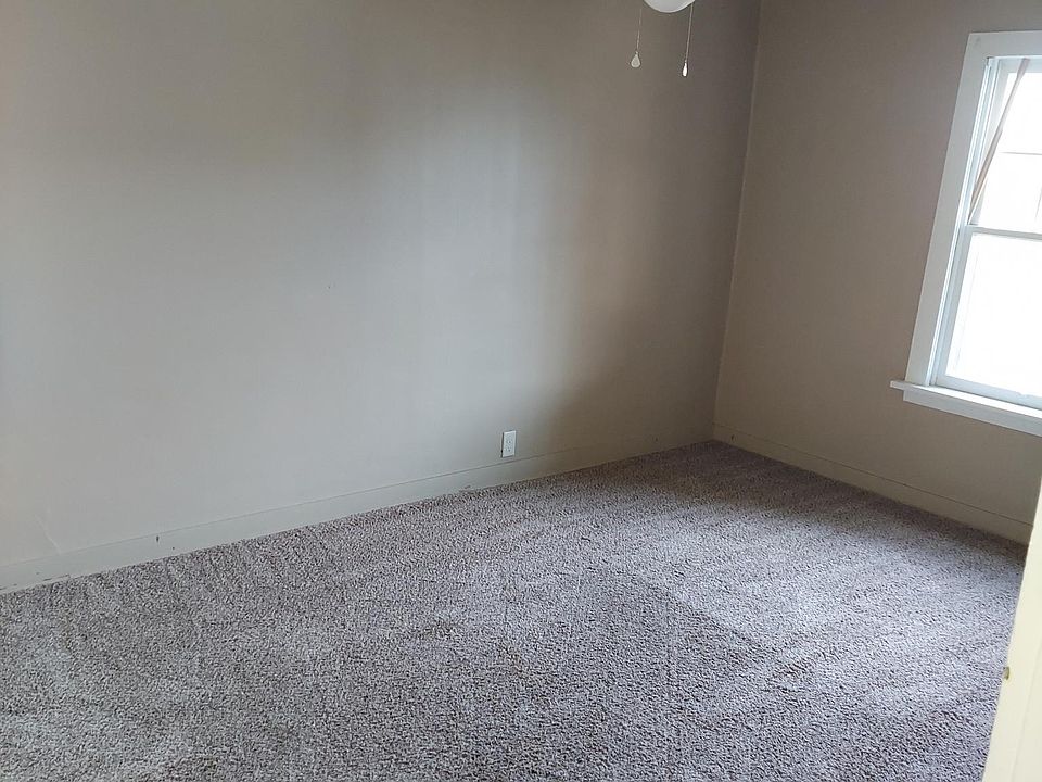 2nd image of 129 W Cross St APT 2