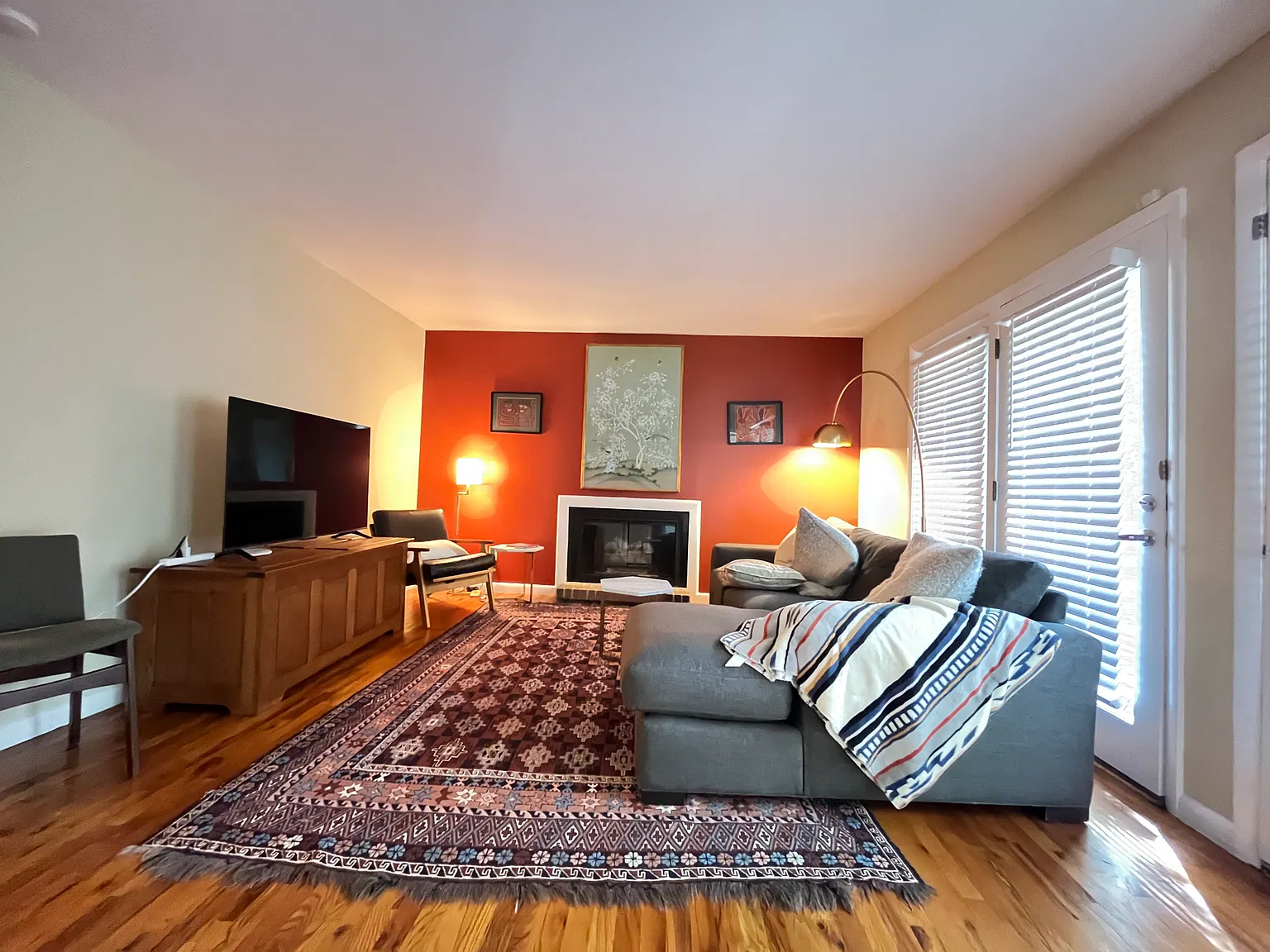 4 bed, 2732 sqft, $2,900 — Photo 2