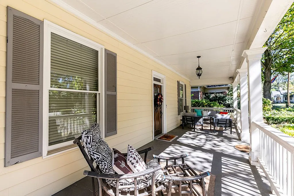 3 bed, 2.0 bath, 1900 sqft, $4,750 — Photo 3