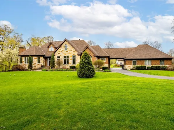 15758 Indian Hollow Rd, Grafton, OH 44044