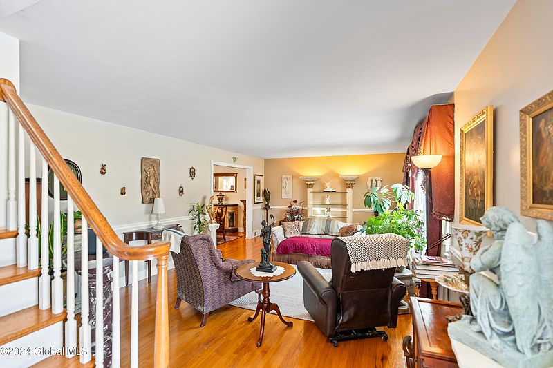 3rd image of 34 Lindbergh Avenue