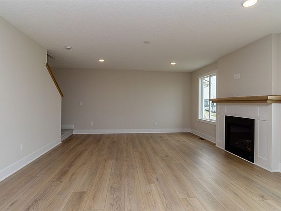 3rd image of 314 NE Country Meadow Dr