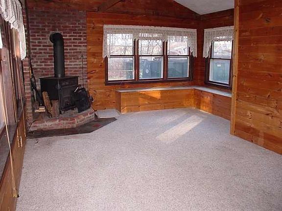 3rd image of 18 WHITBECK Lane