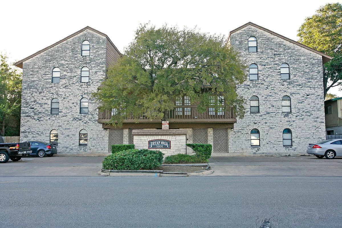 Building Photo - 3506 Speedway #305