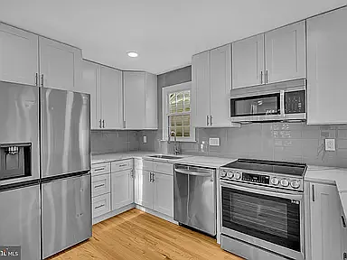 3 bed, 2616 sqft, $5,000 — Photo 2