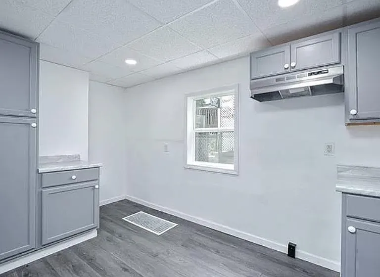 10 E Berkeley St — Photo 9