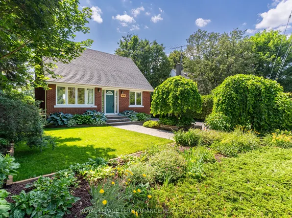 1808 Russell Rd, Ottawa, ON K1G 1L5