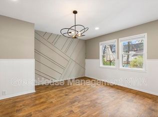 713 NW 6th St, Bentonville, AR 72712