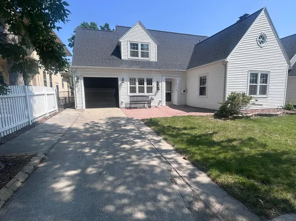 904 E 5th Ave, Mitchell, SD 57301