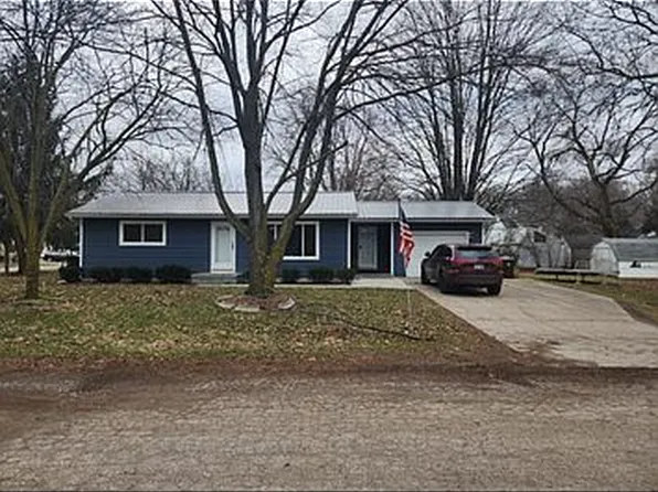 428 N Clark St, Chesaning, MI 48616
