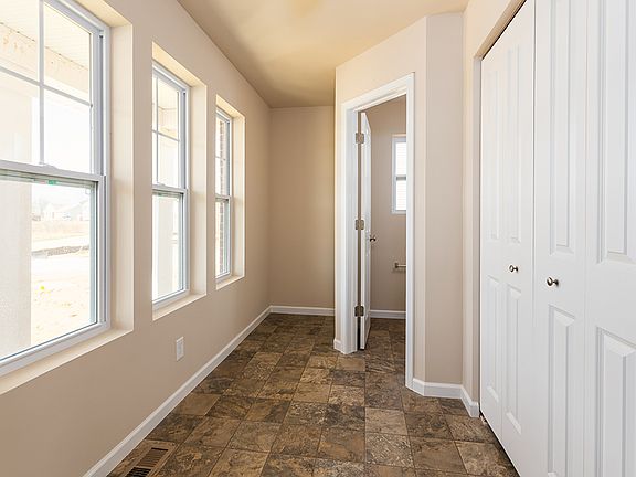 4th image of 529 Knollwood Dr