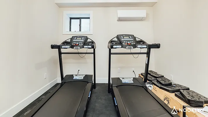 Rented by Nooklyn NYC LLC | media 18