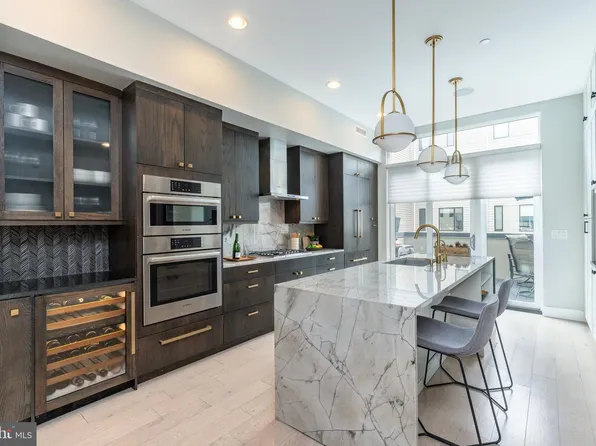 422 Fairmount Ave, Philadelphia, PA 19123