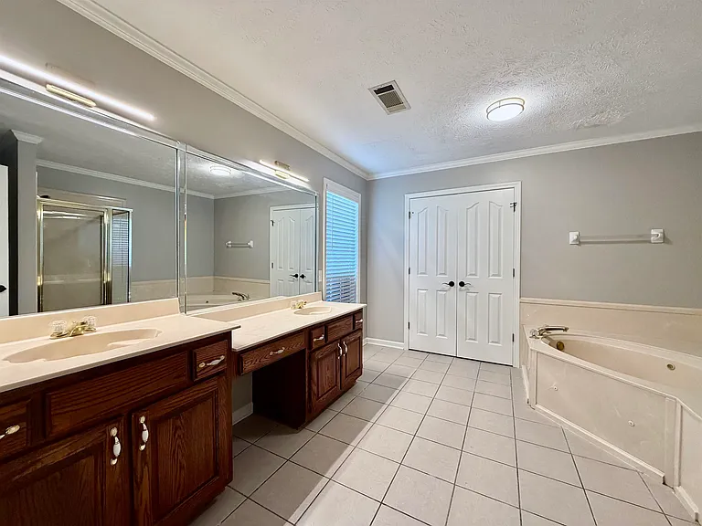 271 Meadowland Dr — Photo 13