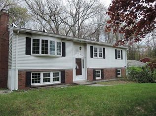 212 Glendale Rd, Hampden, MA 01036