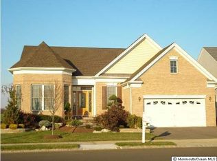 105 Country Club Dr, Monroe Township, NJ 08831