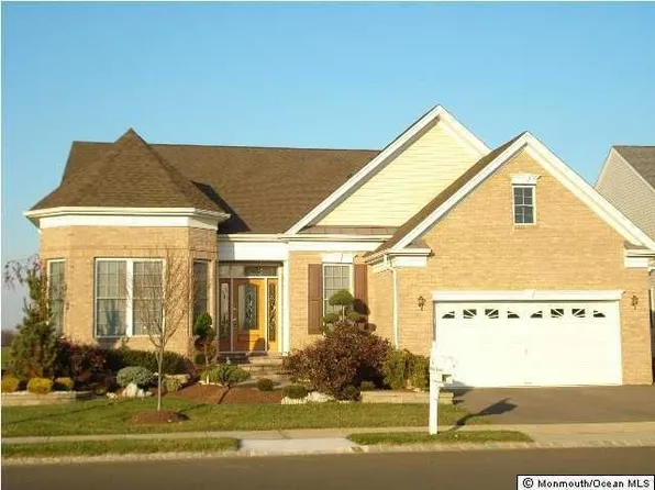 105 Country Club Dr, Monroe Township, NJ 08831