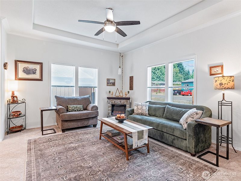 4th image of 181 W Maude Street