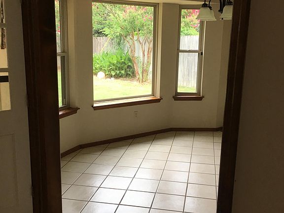 4th image of 501 Cypress Dr