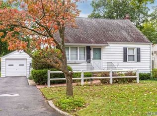 176 Claremont St, Deer Park, NY 11729
