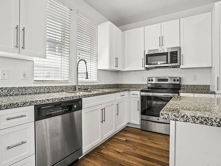 Aero Luxury Townhomes — Photo 7