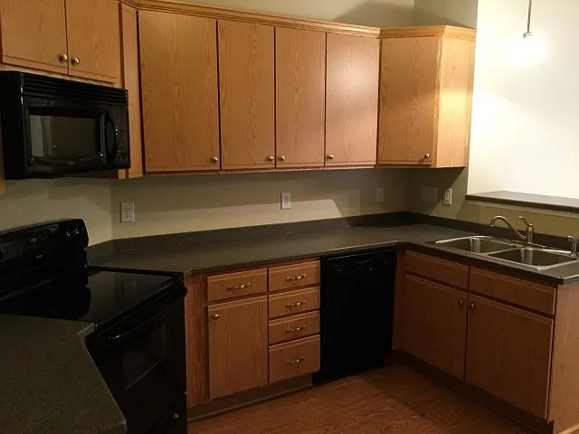 1700 Heisser Ln — Photo 3