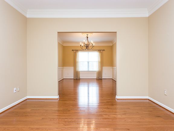 4th image of 1014 Hickory Ct