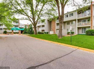 1601 N Innsbruck Dr APT 332, Minneapolis, MN 55432
