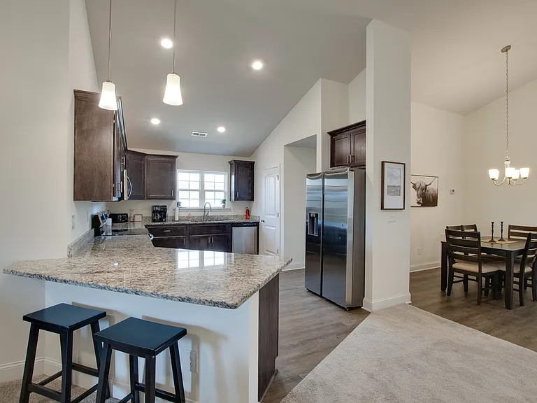 200 Abercorn Dr — Photo 8