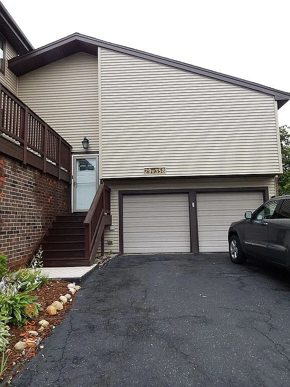 29W358 Thornwood Ln photo 1