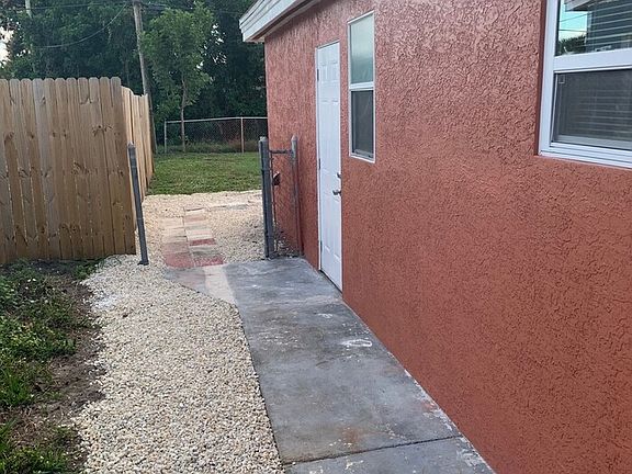 4th image of 893 Coconut Dr