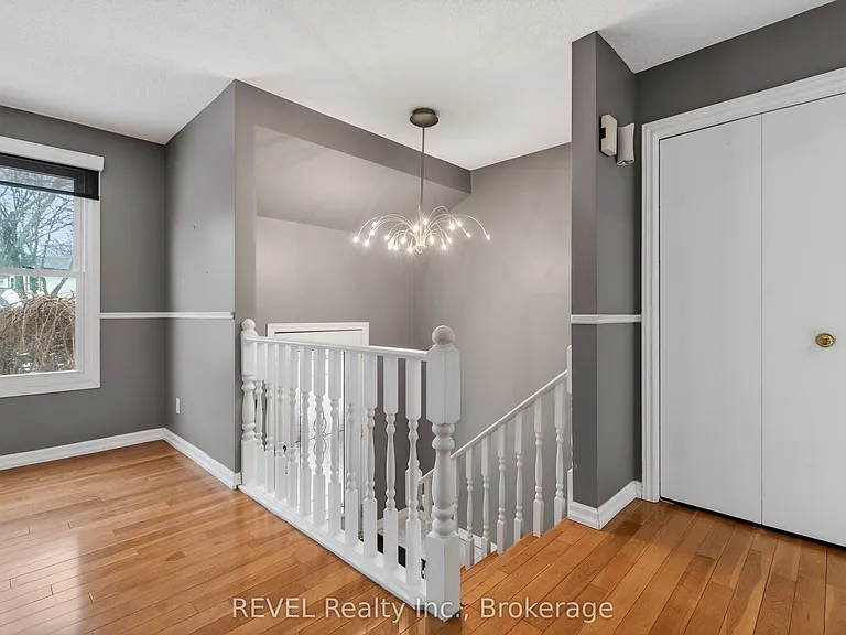 6166 Wildrose Cres #UPPER — Photo 3
