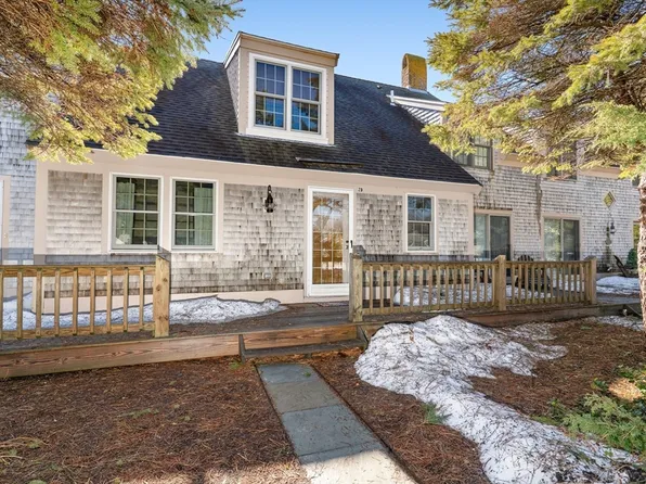 724 Route 28 APT 2D, Harwich Port, MA 02646