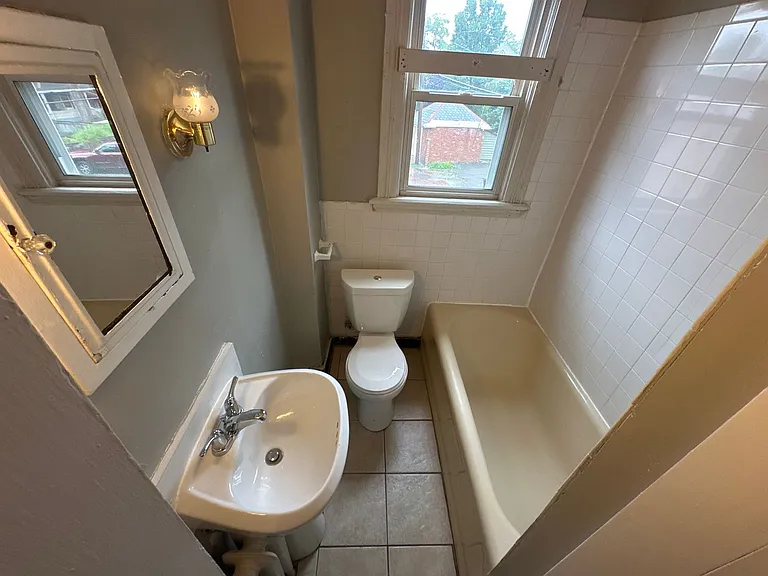 W 6th 304-314 MLR — Photo 6
