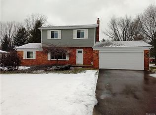 1209 Bay Rdg, Highland, MI 48356