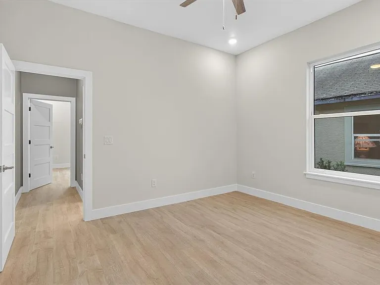 207 Athens St — Photo 51