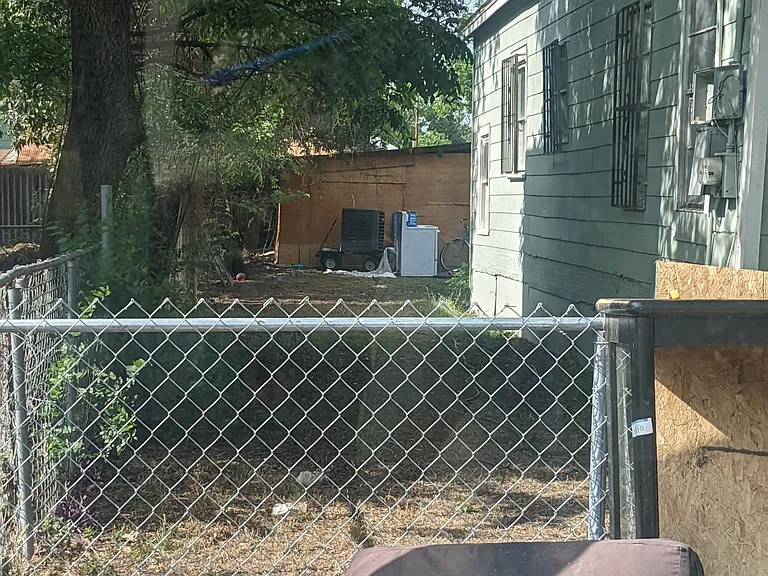 551 E Southcross Blvd — Photo 9