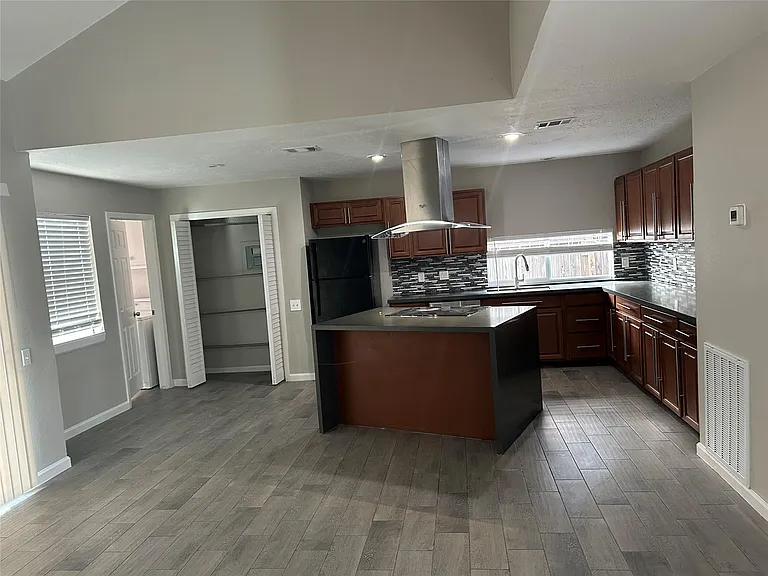 11719 Pender Ln — Photo 6