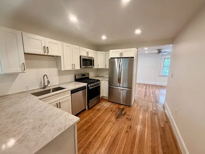 4 bed, 1.5 bath, $3,400 — Photo 2