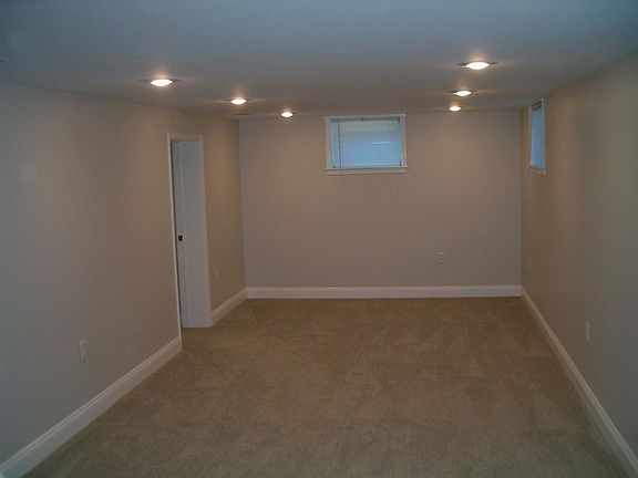 3rd image of 6811 Fairfax Ave