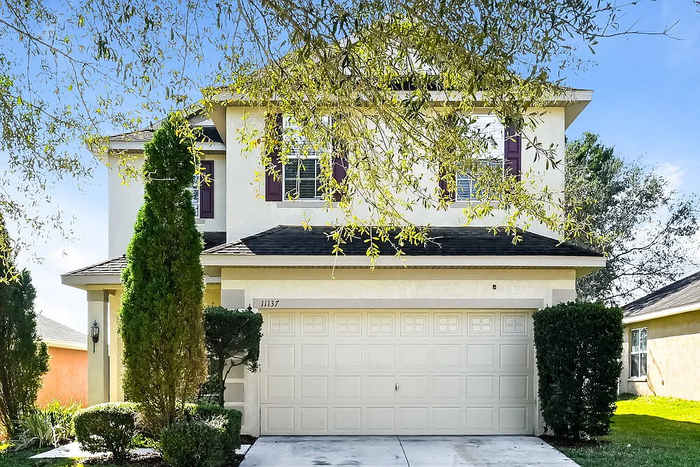 4 bed, 2.5 bath, 2420 sqft, $4,290 — Photo 1