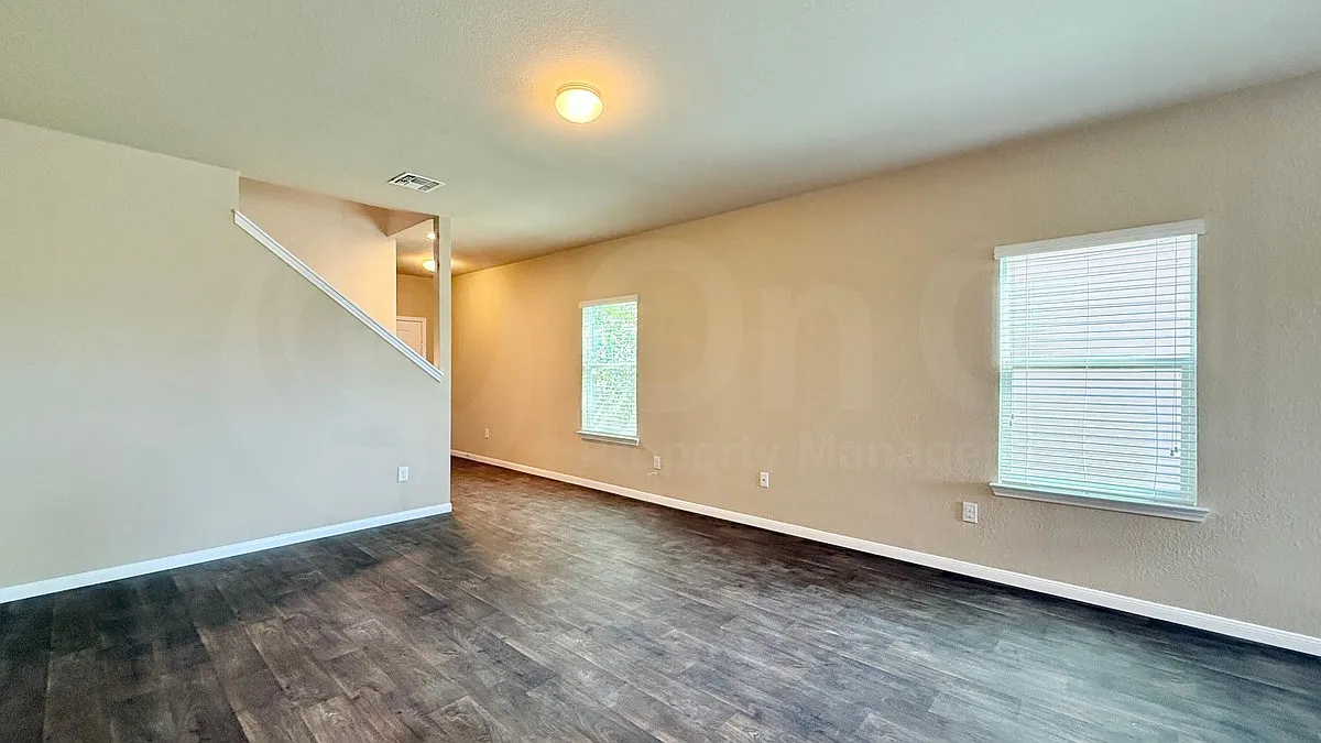 3 bed, 2.0 bath, 2142 sqft, $1,990 — Photo 4