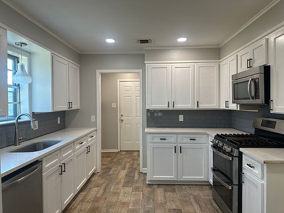 2nd image of 3414 Wild Briar Cir