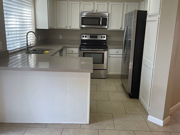 4th image of 2305 E Santa Rosa Dr
